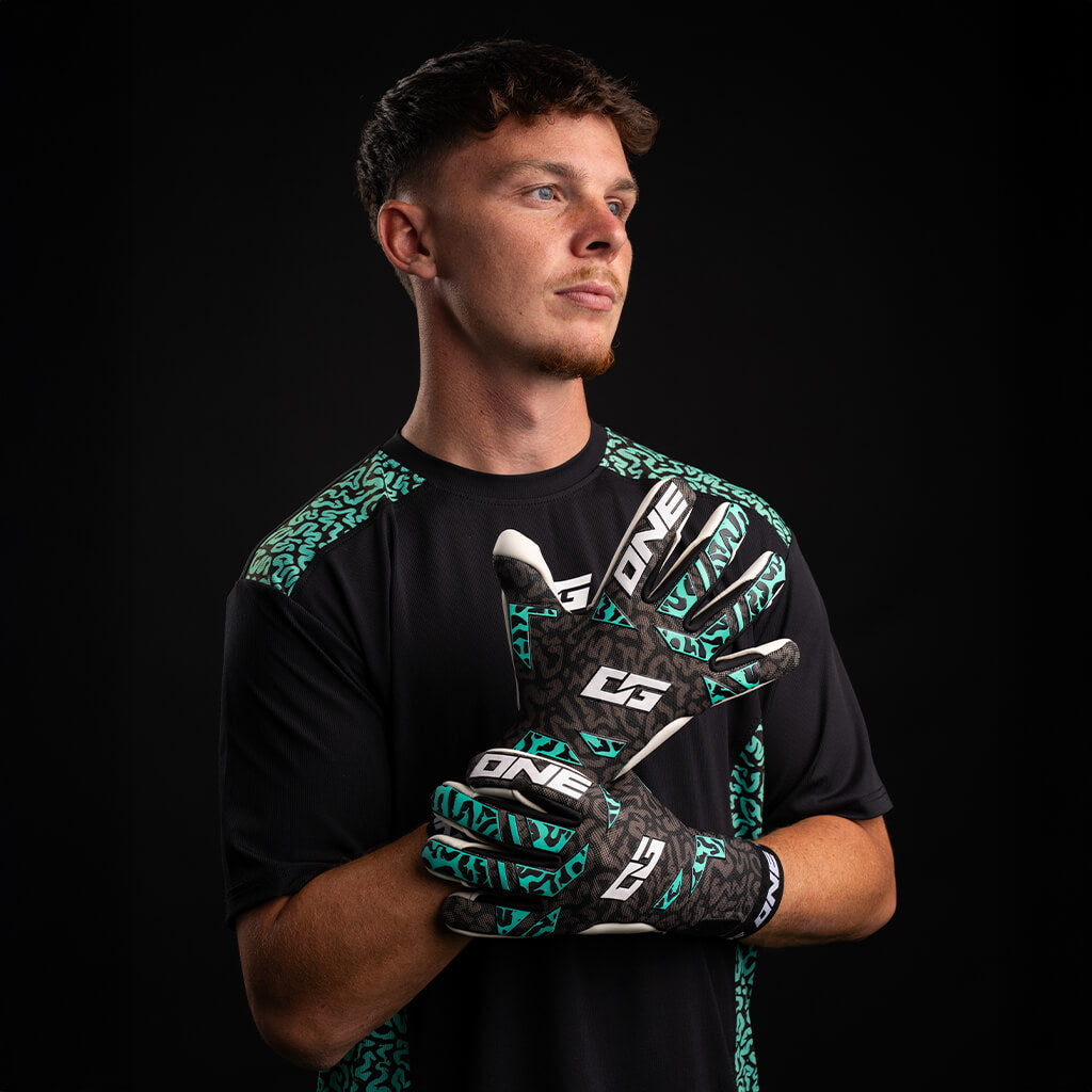 Junior OG1 Mentality Monster HYL SL | Hybrid Cut Goalkeeper Gloves