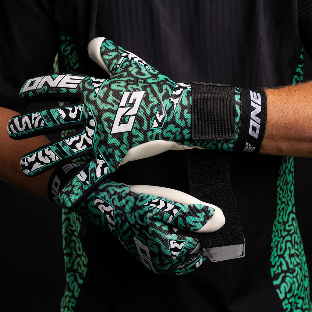 The One Glove Mentality Monster Goalkeeper Gloves - Thumbnail 3